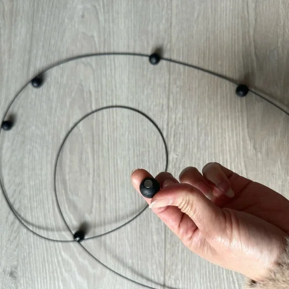 Weighted Magnetic Photo Clip String - Picture 1 of 3